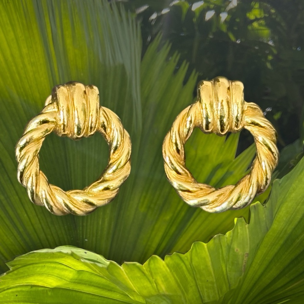 vintage Christian Dior - 14k gold Plated rope knot stud earrings.